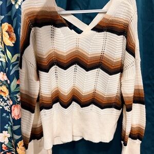 Chevron Pattern V-Neck Sweater (5)